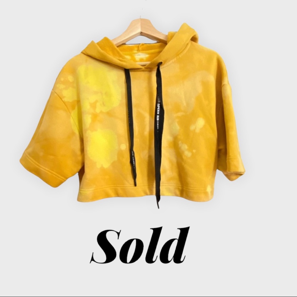 ALO yoga sweatshirt crop tee. One of a kind.